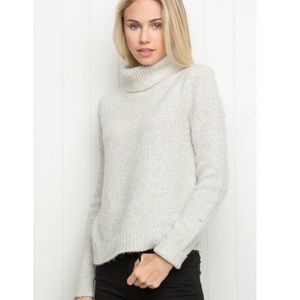 BRANDY MELVILLE SWEATER